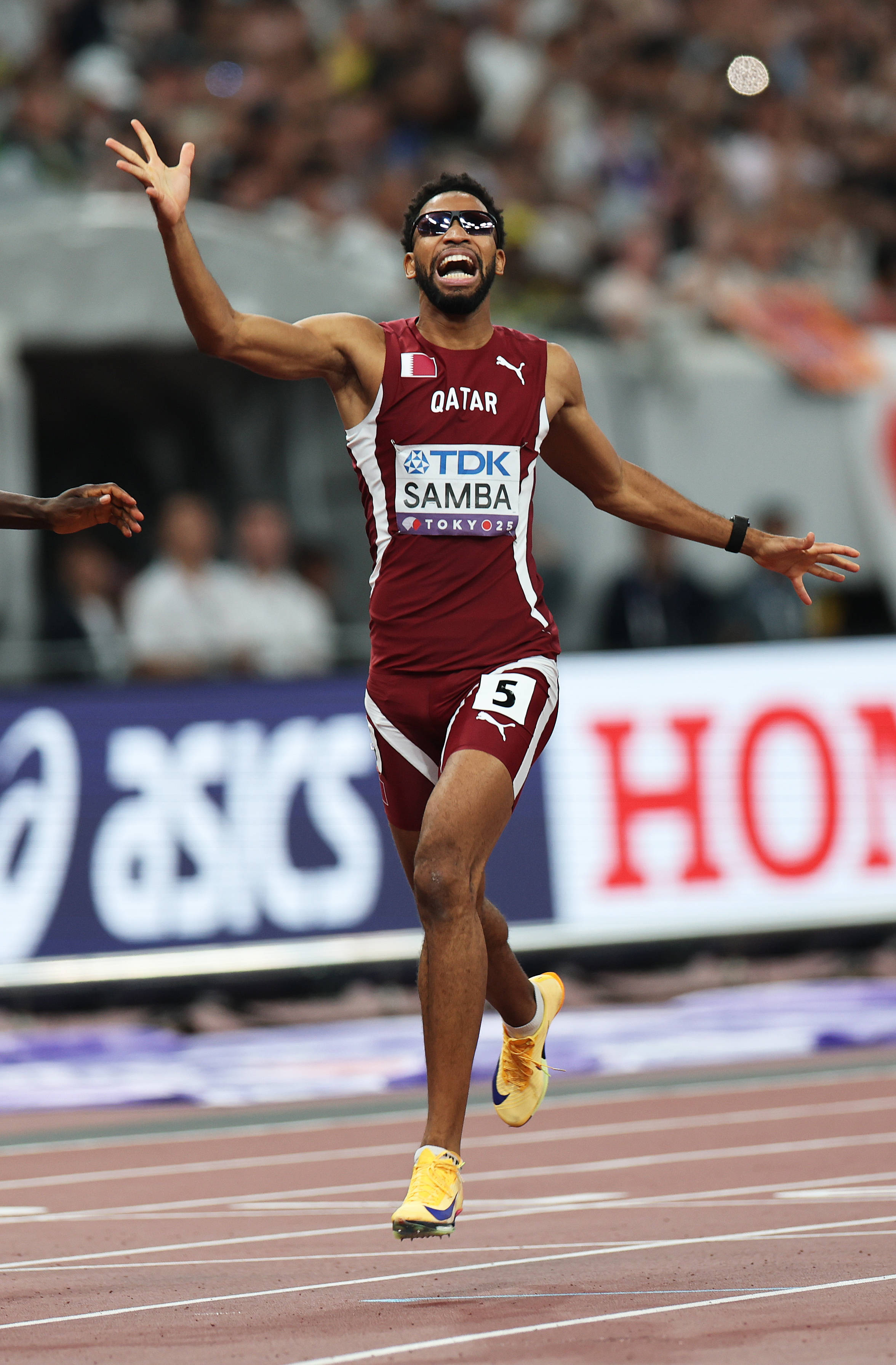 哥伦比亚游泳选手冲过终点线的简单介绍