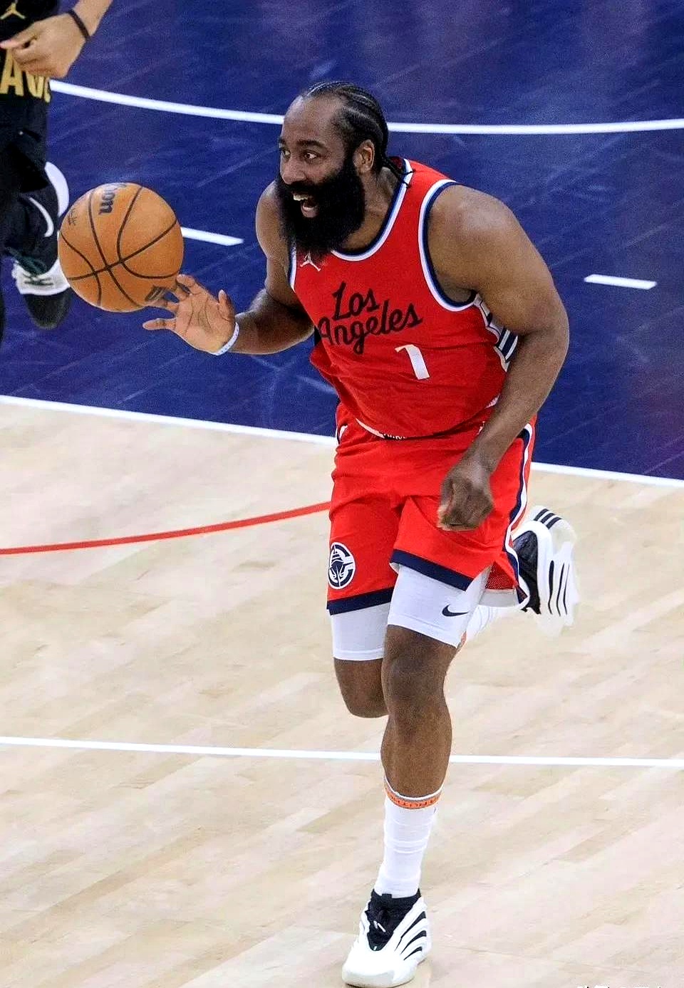 包含深圳队翻盘76人，哈登统治全场的词条