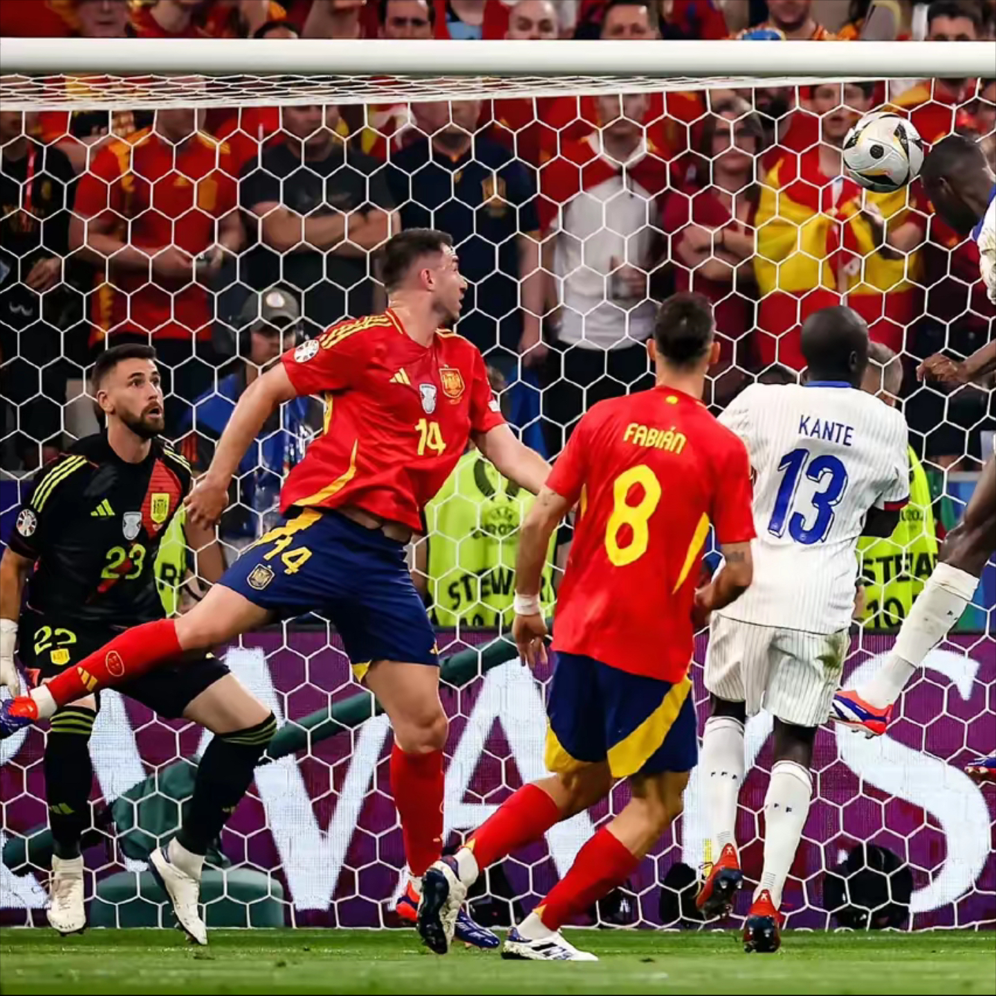 西班牙鏖战克罗地亚,加维点燃赛场 西班牙鏖战克罗地亚,加维点燃赛场