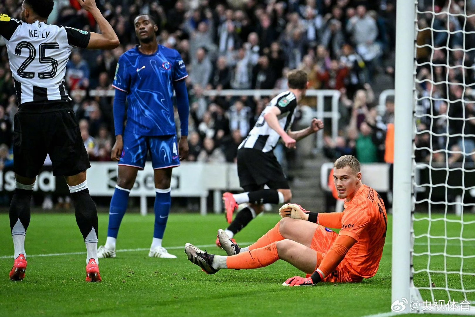 切尔西后卫助攻得分,帮助球队取胜 切尔西后卫助攻得分,帮助球队取胜