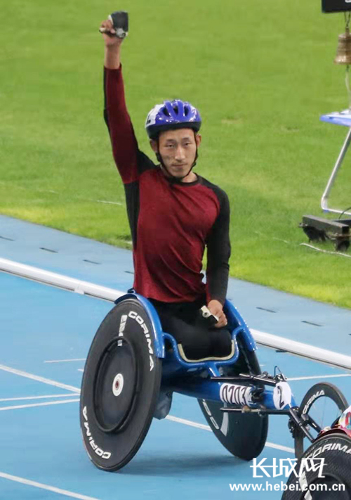 精湛技术实现突破,夺得金牌称雄赛场 精湛技术实现突破,夺得金牌称雄赛场