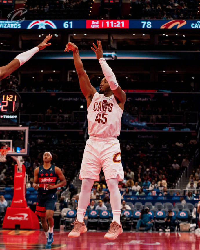 开云sport-爵士大胜黄蜂！米切尔极限表现，砍下分助胜